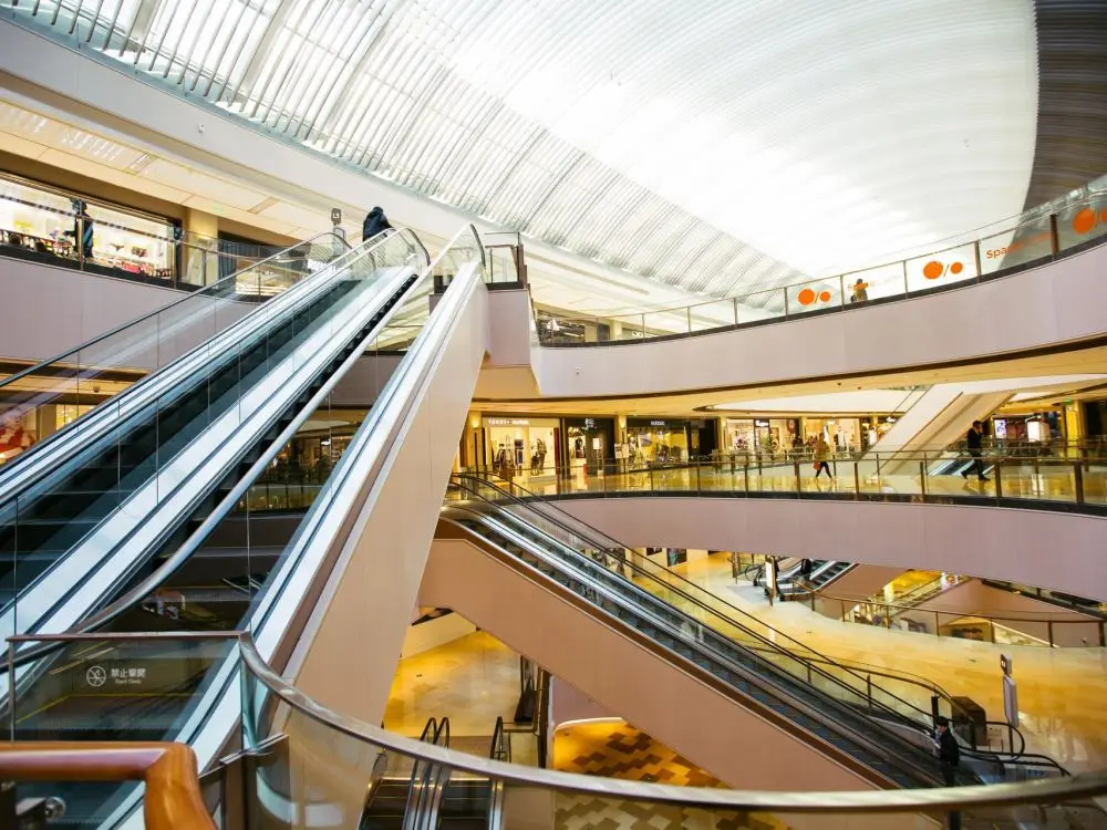 Shopping malls cooling heating and hot water solutions